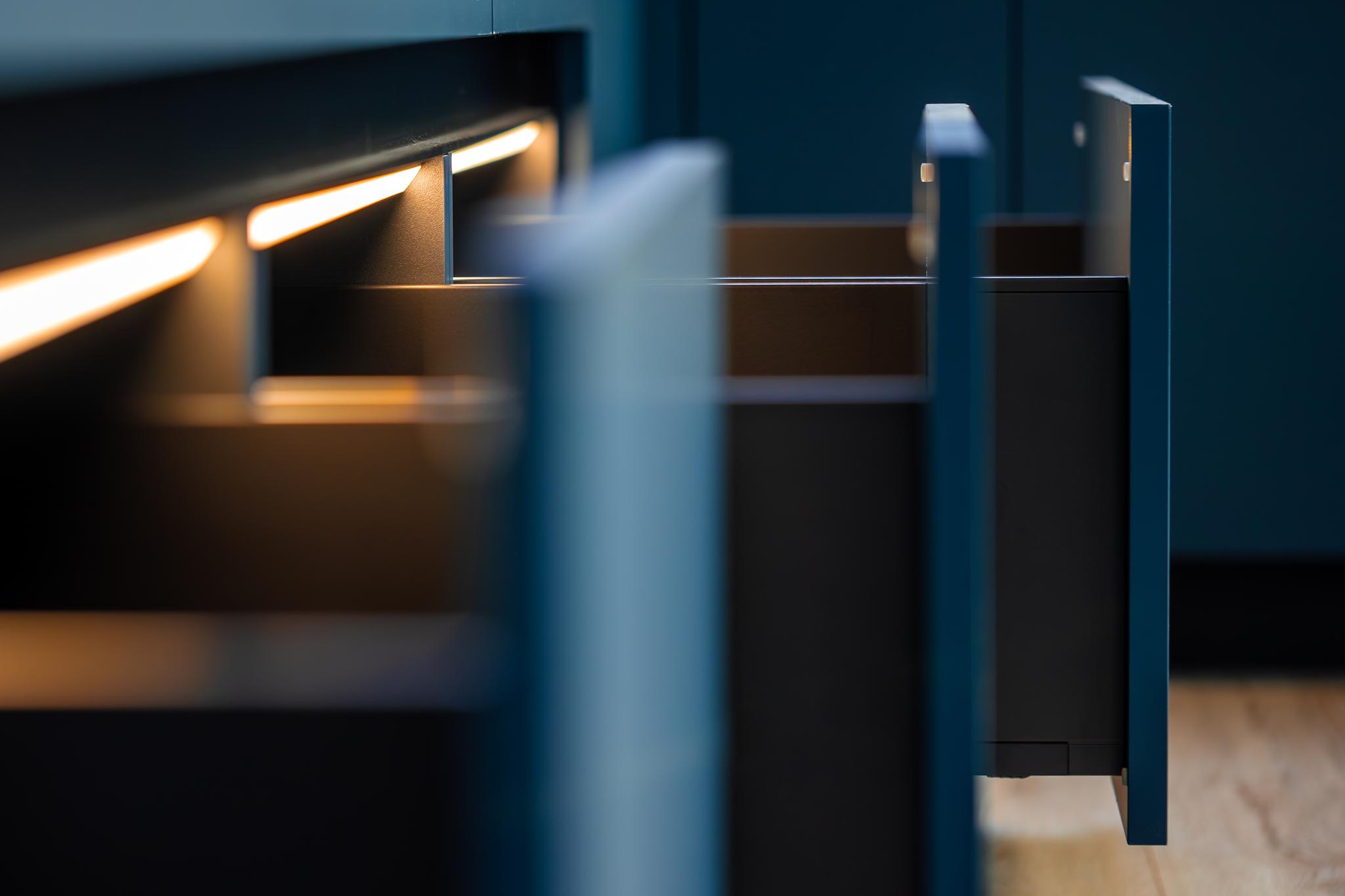 качественная фурнитура для создания кухни